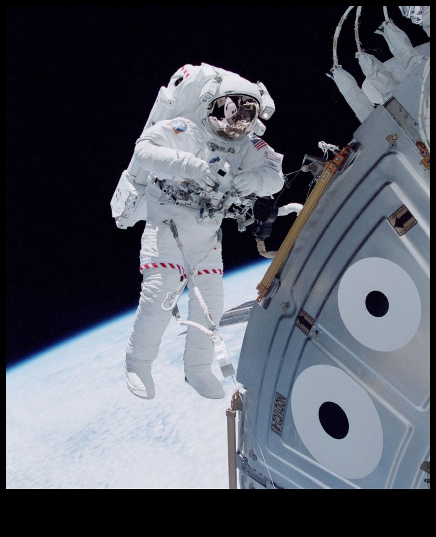 Zvaigžņu pionieri, kas vada ceļu astronautikas piedzīvojumos. Apskatiet kosmosa izpētes vēsturi, izaicinājumus un nākotni. 4 Zvaigžņu pionieri: vadošie astronautikas piedzīvojumi