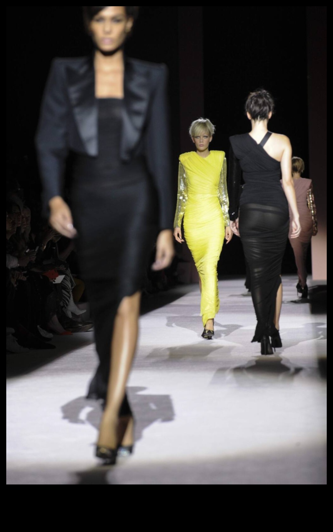 Glamour Gazette: Augstākās klases mode, kas atklāta mūžīgās tveršanas filmās