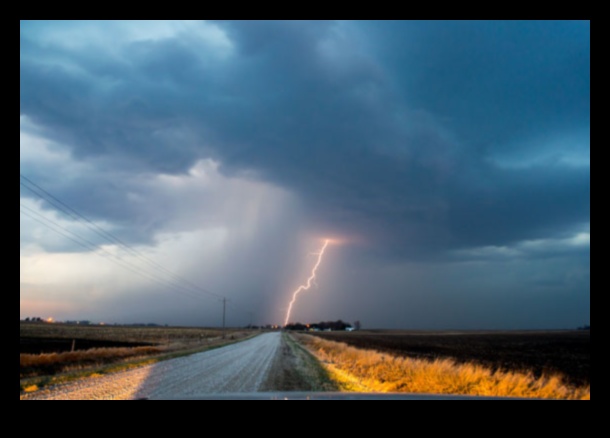 Chase the Storm Rokasgrāmata vētraino debesu drāmas iemūžināšanai 5 Mākoņu dzīšana: apgūstiet vētraino debesu drāmas tveršanas paņēmienus