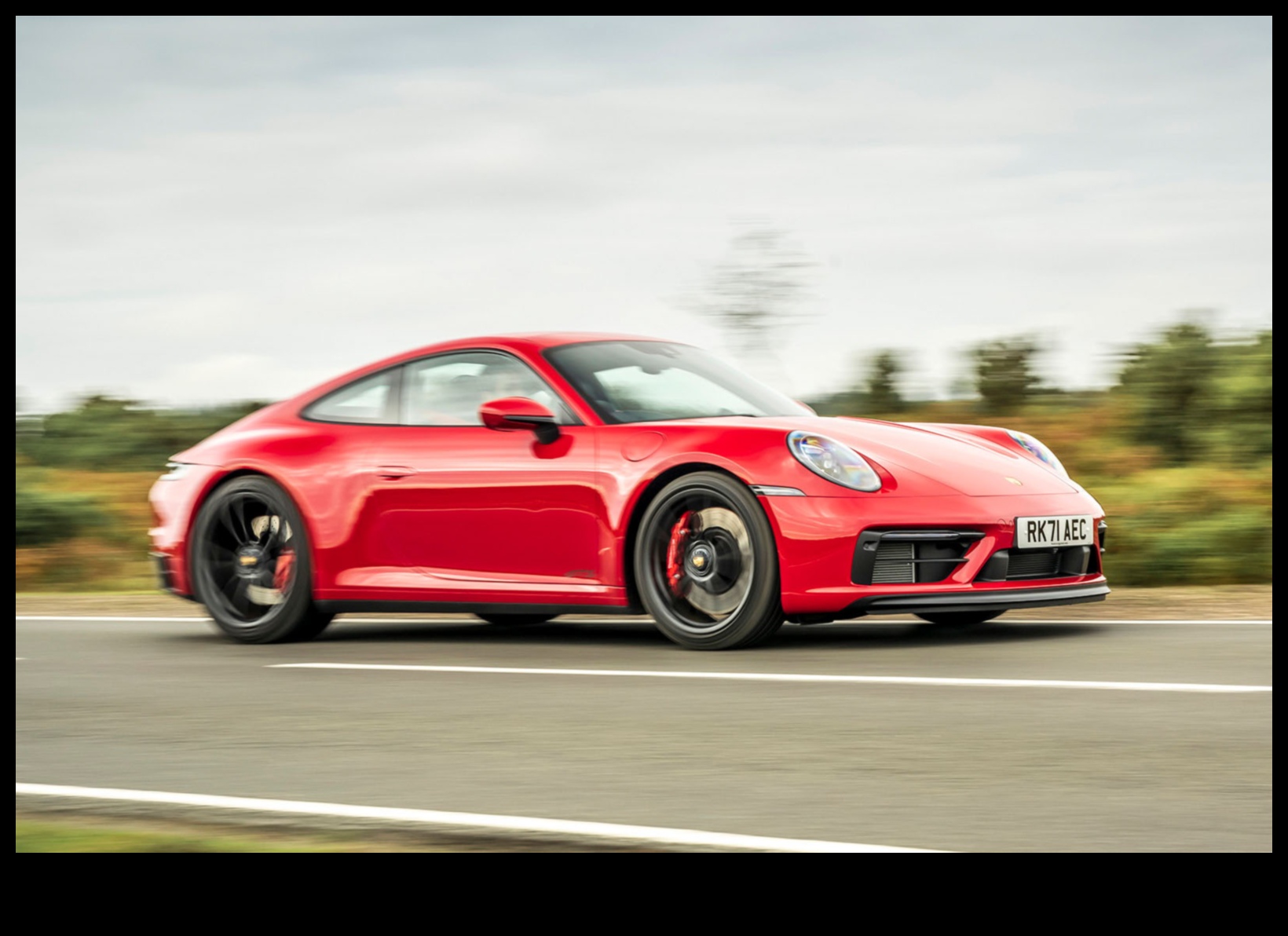 Ceļā uz pilnību Ceļā pārbaudīts skats uz sporta automašīnām 4 Ceļos pārbaudīta izcilība: sporta automašīnas un tiekšanās pēc pilnības