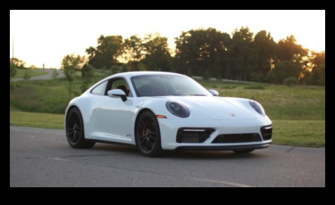 Ceļā uz pilnību Ceļā pārbaudīts skats uz sporta automašīnām 5 Ceļos pārbaudīta izcilība: sporta automašīnas un tiekšanās pēc pilnības