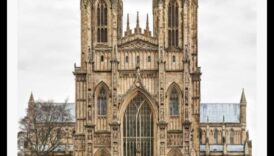 Atklāta gotiskā varenība: uzlabojiet savu amatu ar fotogrāfijas spožumu