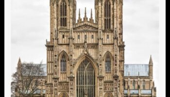 Atklāta gotiskā varenība: uzlabojiet savu amatu ar fotogrāfijas spožumu