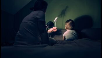 Mijiedarbības hronikas: sociālo sakaru panākumu stāstu rakstīšana