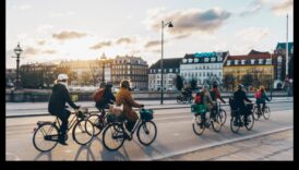 Pilsētas apkārtne Riteņbraukšanas hronikas pasakas no pārvietošanās velosipēdistu pedāļiem 4 Pilsētas ainavas riteņbraukšanas hronikas: stāsti no velosipēdistiem, kas pārvietojas uz darbu